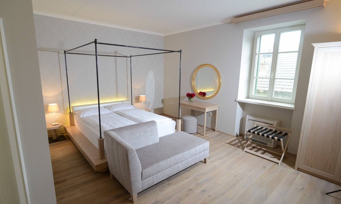 Kostanjevica na Krki Bed & Breakfast | Vila Castanea