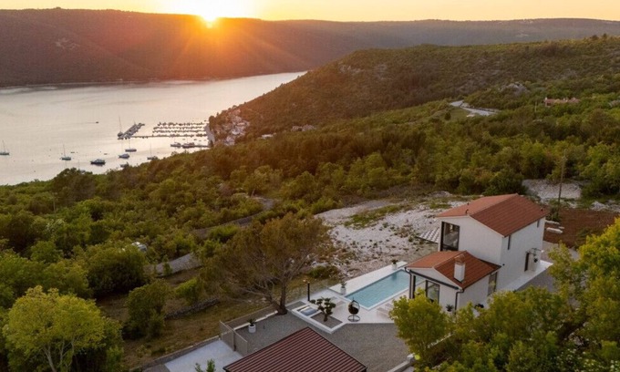 Trget Villa | Vila Laguna Blu by Villas Guide