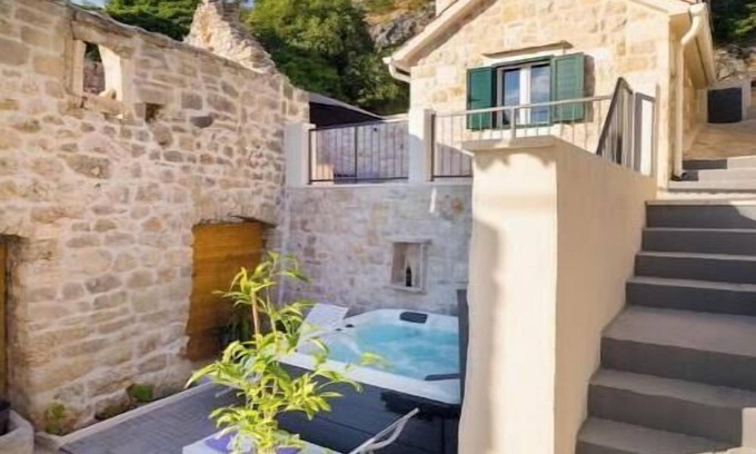 Central Dalmatia Villa | Vila Murva GP - great sea view, jacuzzi, ebikes