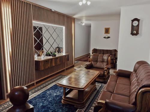 Baltatesti House | Vila Platon