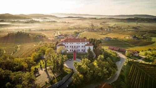 Brda Hotel | Vila Vipolže - Rooms & J. Suites