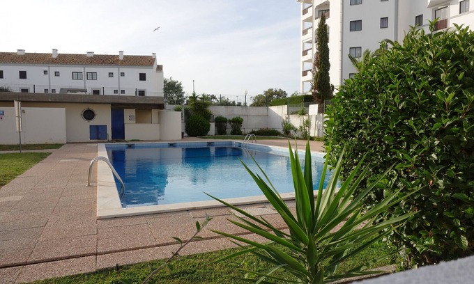 Vilamoura Ski Chalet | Vilamoura House Garden by Hopstays | Marina view