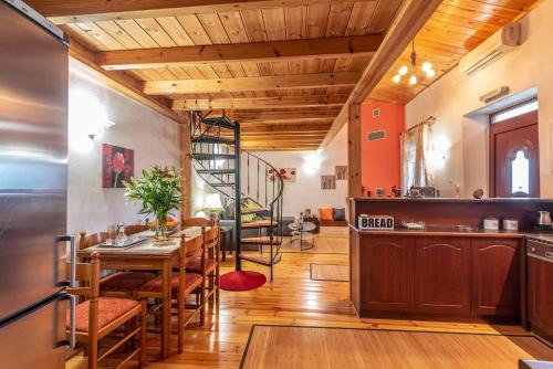 Topolia House | Vilkas Home