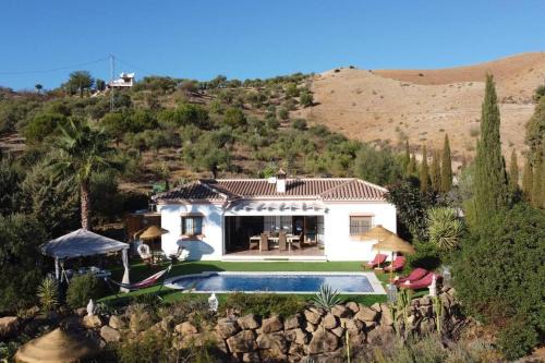 Alora Villa | Villa à la campagne avec vues, piscine, jaccuzi, sauna