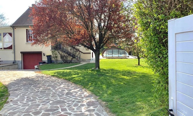 Jaulnes Villa | Villa 1 hour from Paris with heated pool and indoor Jacuzzi