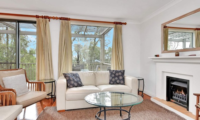Pokolbin Villa | Villa 2br Rose Villa located within Cypress Lakes Resort