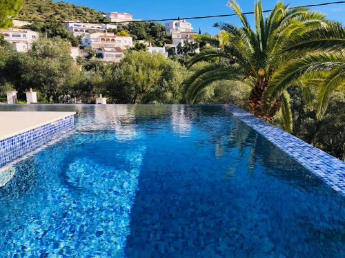 El Mas Fumats Villa | VILLA 3 REYES