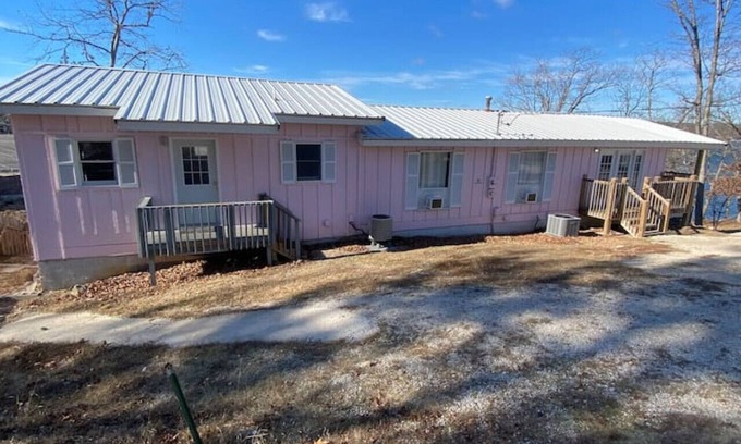 Lake of the Ozarks Apartment | Villa #3 Sleep 6-Bachelor/Bachelorette Parties!