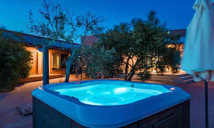 Tribunj Villa | Villa ∙ 5 bedrooms ∙ 11 guests