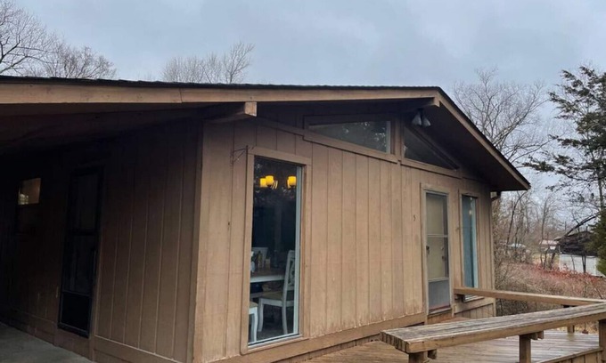 Poplar Bluff House | Villa 5 · Poplar Bluff 2BR/1.5 Bath House (2022 Renovation)