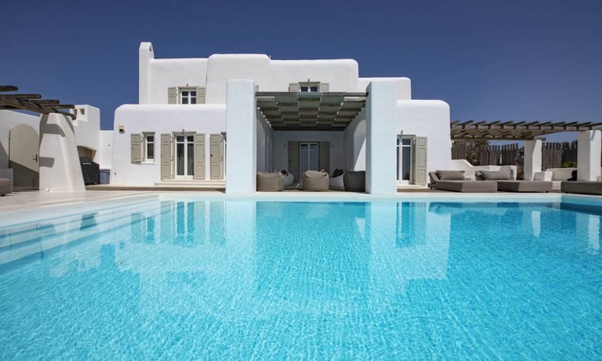 Tourlos Villa | Villa ∙ 7 bedrooms ∙ 14 guests