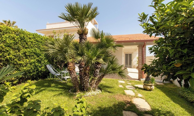 Santa Maria del Focallo Villa | Villa "Asia Frontemare" close to the Beach with Garden & Wi-Fi