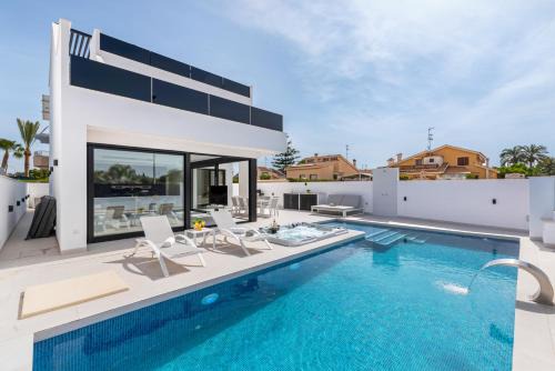 Santiago de la Ribera Villa | Villa Adela