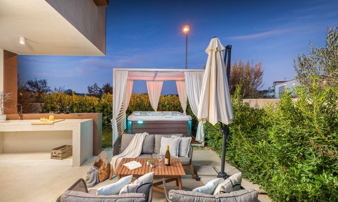 Gregovica House | Villa Adora