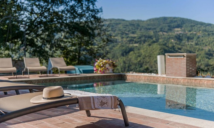 Valtopina Villa | Villa Adriana 10 - Four Bedroom Villa, Sleeps 10