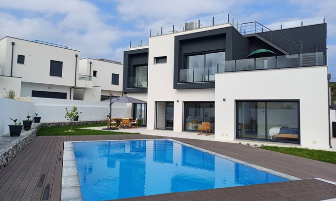 Salir do Porto Villa | Villa Agapanthus, a comfortable 4 bedroom home by the sea.