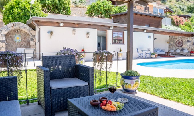 Gaggi Apartment | Villa Agave - Room & Pool