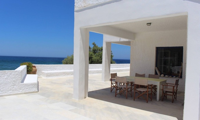 Naxos Villa | Villa Akrotiri – A Star Watcher on the beach