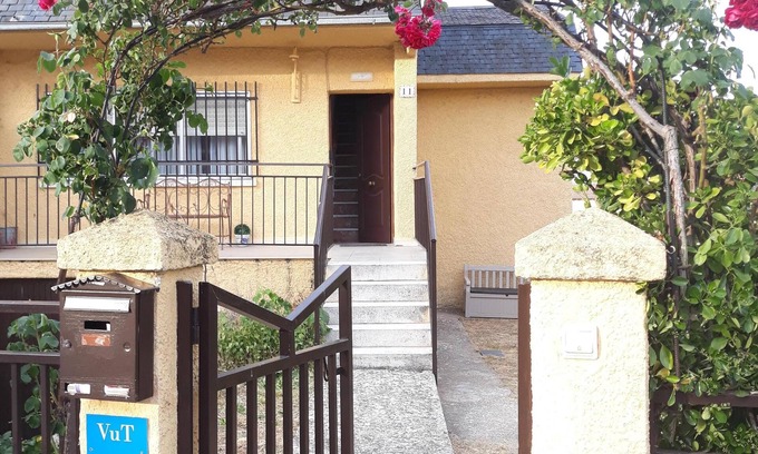 Barco De Avila House | Villa Alameda with garden and garage