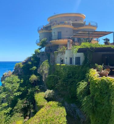 Caminia Villa | Villa Alcado