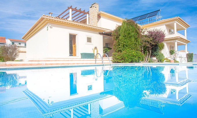 Seixal Villa | Villa Alegre - Lovely Holiday Villa with Private Pool in Sesimbra