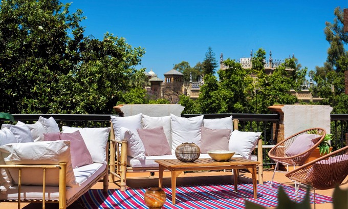 Sur Ski Chalet | Villa Alfonso, Luxurious restored palace house next to Plaza de España.