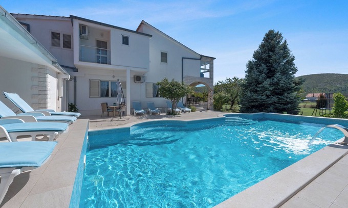 Neoric Villa | Villa Almas with swimming pool, summer grill house and tennis court