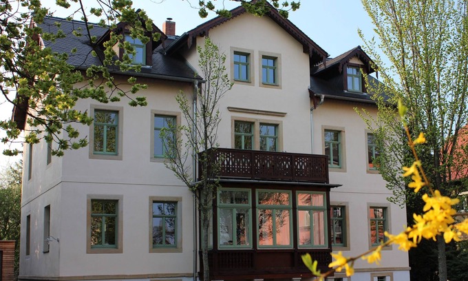 Strehlen Apartment | Villa am Grosse Garten - stylish apartment