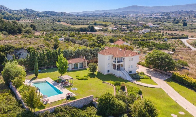 Kremasti Villa | Villa Amarandes by Villa Plus