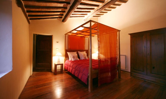 Brenna Apartment | Villa Amedeo apartment Giotto 15 km from Siena