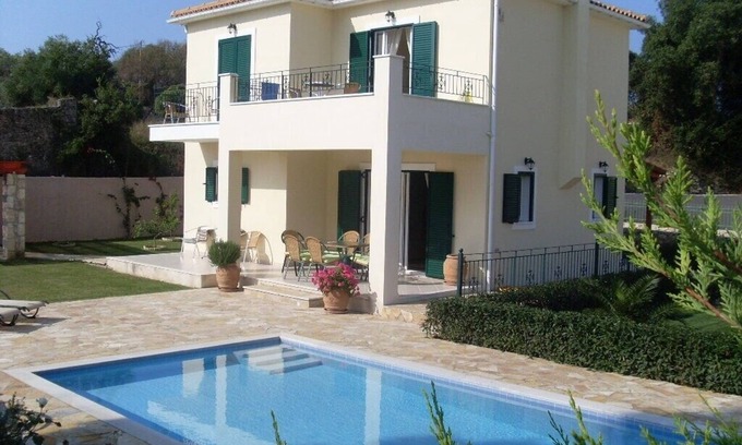 Kaligata Villa | Villa Amelia: Luxury 2 bedroom Villa with private pool FREE WiFi AVAILABLE!