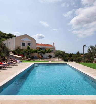 Kalamos Villa | Villa Amfiario - Luxury & Breathtaking views under the Attica Sun!