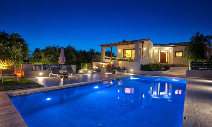 Pitharion Villa | Villa Ampelaki - Premium Villa with heated pool