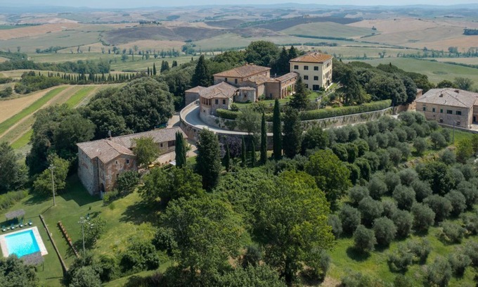 Radi House | VILLA AND FARMHOUSE OF RADI SIENA- Apartment ISTRICE AIR COND POOL GARDEN