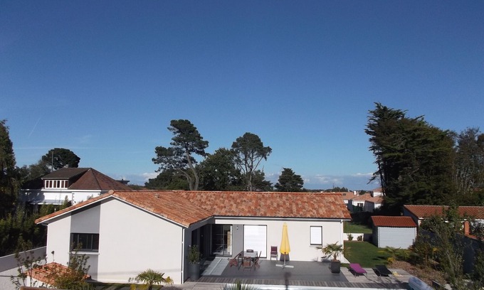 Pornic House | Villa and heated pool 800m from the beach and center of pornic on foot wifi