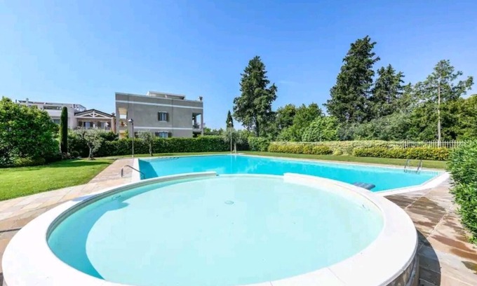 Cavalcaselle Apartment | Villa Angelina Peschiera del Garda Exklusive Ferienwohnung mit Pool
