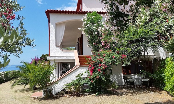 Fuscaldo Apartment | Villa Anna - Apartment with a stunning sea view just minutes from the beach