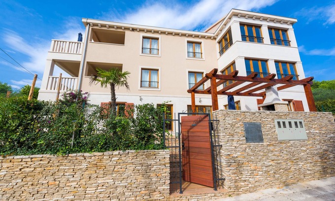 Cove Makarac (Milna) Apartment | Villa Anna GF - Best Island vacation - Luxury stay near the beach