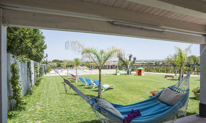 Scicli Villa | VILLA ANTICA AIA R. WITH POOL A/C 5 ROOM WITH BATHROOM AND WIFI FREE IN SCICLI