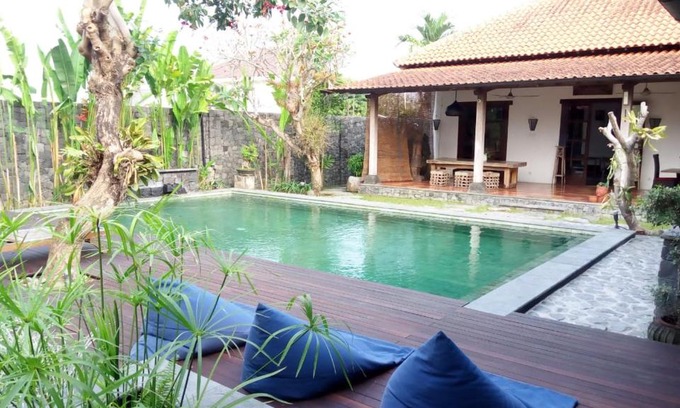 Colomadu House | Villa Aquin