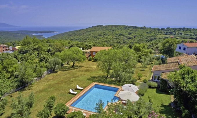 Kavran Villa | Villa Arbora * quiet location, 4000 m2 garden, private pool, free WiFi