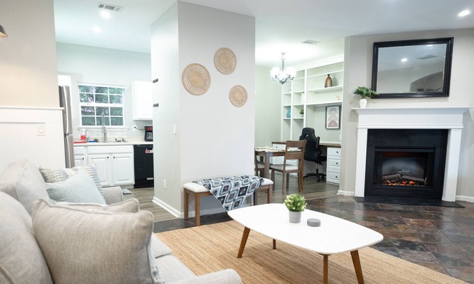 Town Center House | Villa Arcadia - Near Kennesaw Mountain, Shopping, and KSU!