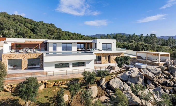 Albitreccia Villa | Villa ARIELLE- 5 bedrooms, swimming pool, panoramic sea view, sports and massage room