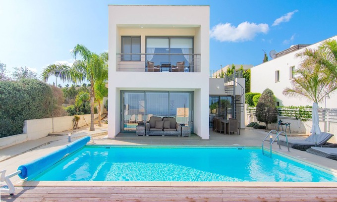 Latchi Cottage | Villa Arum - a villa that sleeps 6 guests in 3 bedrooms