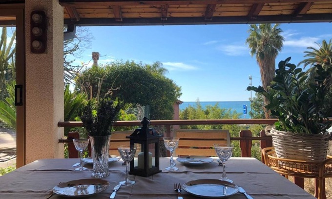 Realdo Villa | Villa Ascheri Country House with Sea View, Garden & Wi-Fi