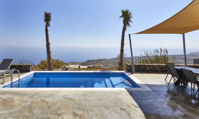 Imerovigli Villa | Villa Assyrtiko, 3 bedrooms, heated pool. Part of Theano Cave Suites & Villas