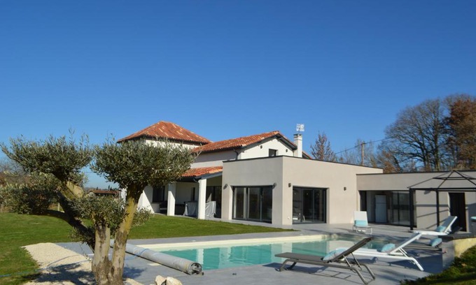 Plaisance Villa | Villa au coeur du Gers avec vue sur les Pyrénées