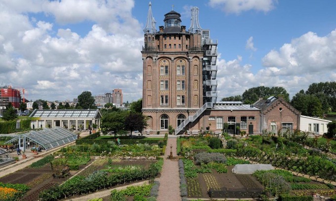 19e Eeuwse Schil Hotel | Villa Augustus