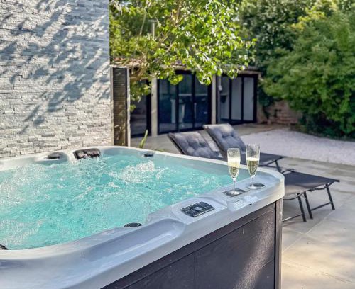 Triel-sur-Seine House | Villa avec jacuzzi, sauna&cinéma