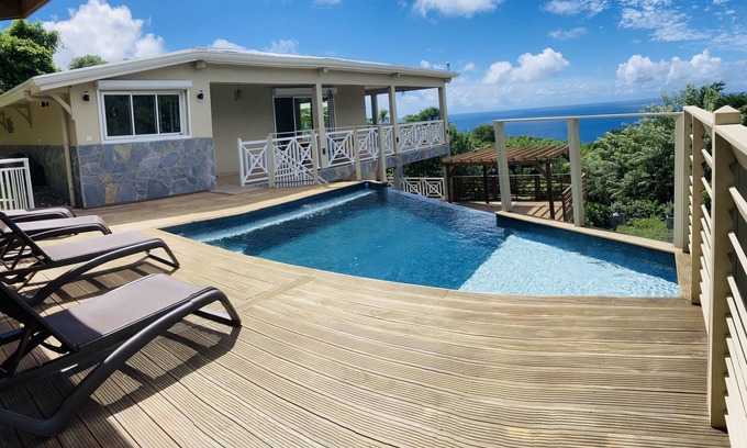 Les Anses-d'Arlets House | Villa Avec Piscine à Débordement vue mer aux Anses D'arlet 4